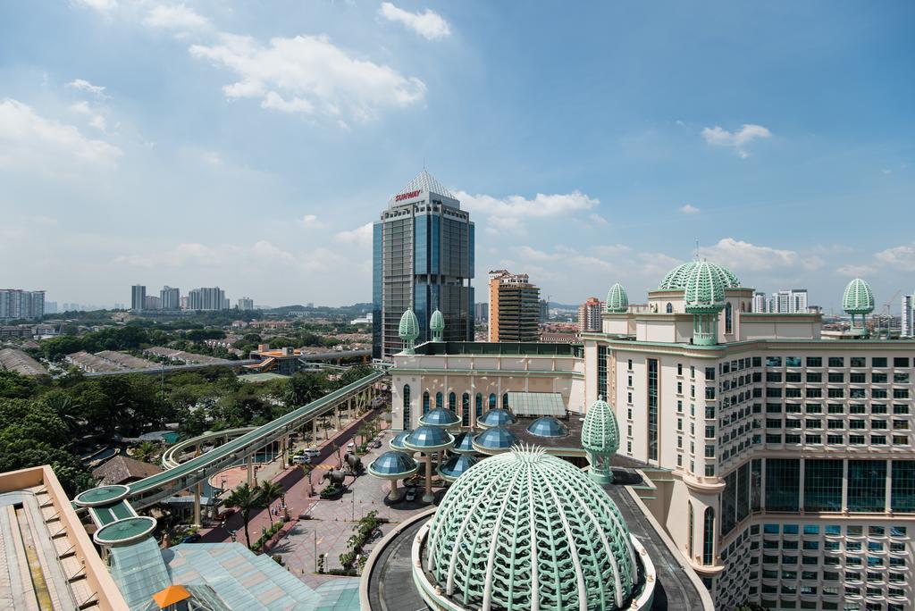 New Town Resort Suites At Pyramid Tower Субанг-Джая Экстерьер фото